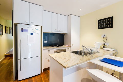 ALEXANDER, 2BDR South Melbourne House - Grafton Accommodation 3
