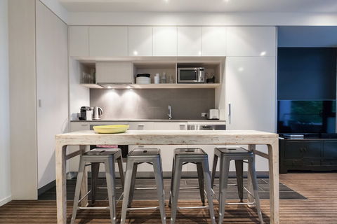 ZACH, 1BDR St.Kilda Apartment - Grafton Accommodation 3