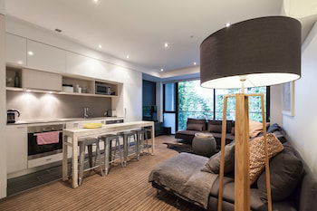 ZACH, 1BDR St.Kilda Apartment - Grafton Accommodation 1