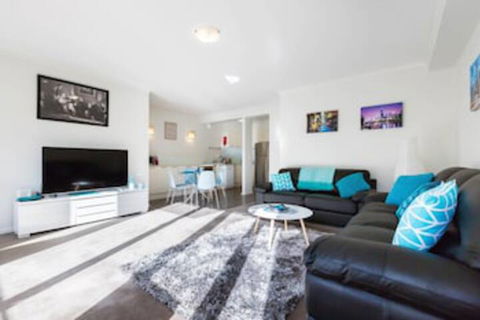 AMAL, 1BDR North Melbourne Apartment - Grafton Accommodation 0