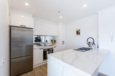 YUKI, 1BDR Melbourne Apartment - Grafton Accommodation 2