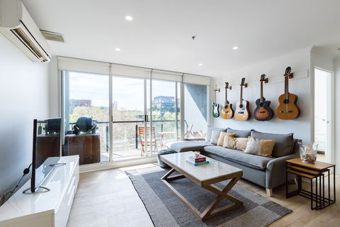 YUKI, 1BDR Melbourne Apartment - Grafton Accommodation 1