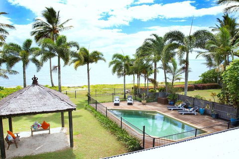 Absolute BeachFront Bliss @ Newell Beach - Grafton Accommodation 3