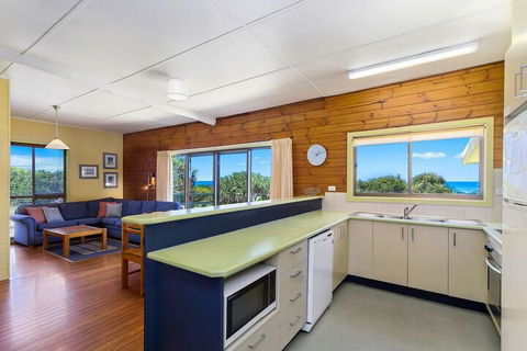 Sandpiper Beach Front House - Grafton Accommodation 3