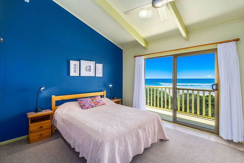 Sandpiper Beach Front House - Grafton Accommodation 4