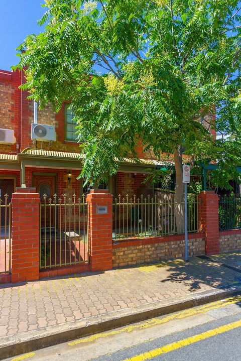 Adelaide Style Accommodation Near City - Grafton Accommodation 0