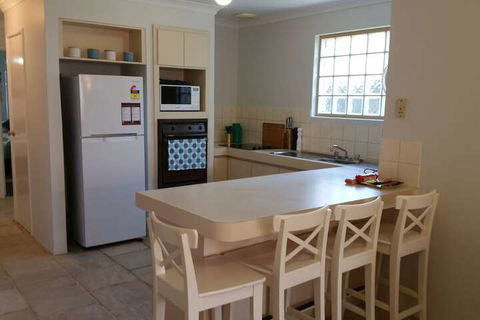 Azure Villa - Grafton Accommodation 3