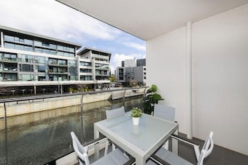 Accommodate Canberra - Lakefront - Grafton Accommodation 3