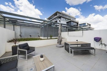 Accommodate Canberra - Lakefront - Grafton Accommodation 5