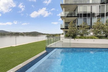 Accommodate Canberra - Lakefront - Grafton Accommodation 4