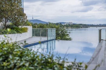Accommodate Canberra - Lakefront - Grafton Accommodation 2