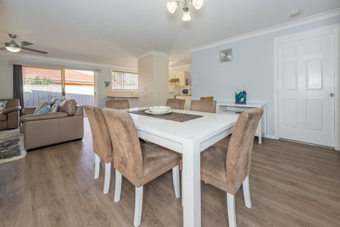Pebble Pde 1 / 14 Fingal Bay - Grafton Accommodation 0