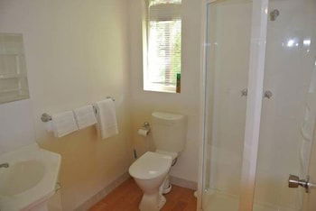 Apple Blossom Retreat - Grafton Accommodation 6