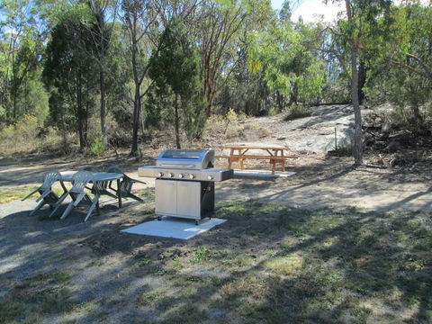 Just Red Wines Vineyard Cabins - Grafton Accommodation 4