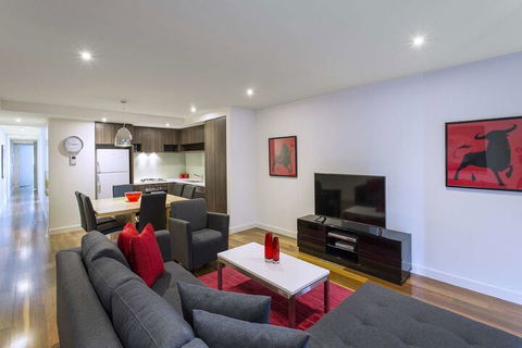 Bold & Beautiful In Brighton - Grafton Accommodation 2