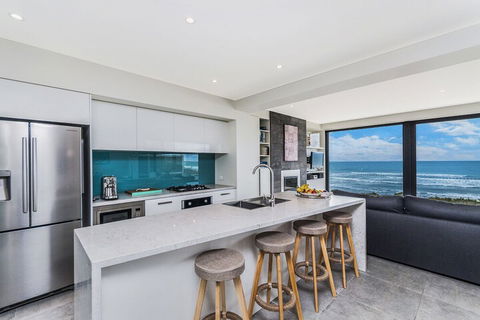 Aqua Mist Seascape - Grafton Accommodation 6