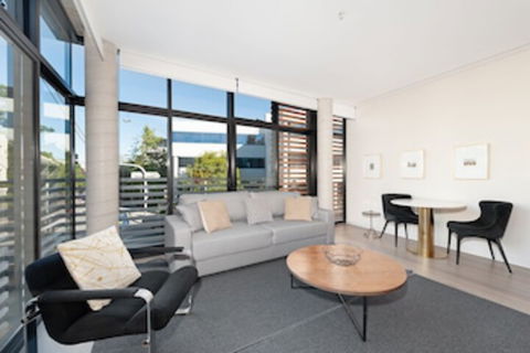 Uber Chic Newtown Designer Pad H392 - Grafton Accommodation 0