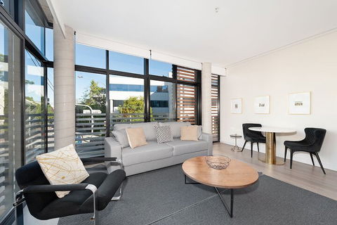 Uber Chic Newtown Designer Pad H392 - Grafton Accommodation 2