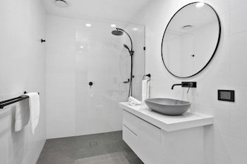 Ocean Grove Chalet - Grafton Accommodation 3