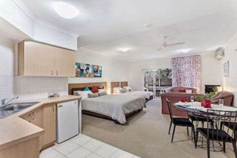 Zenith Studio Unit 3, 10 Messines Street - Grafton Accommodation 0