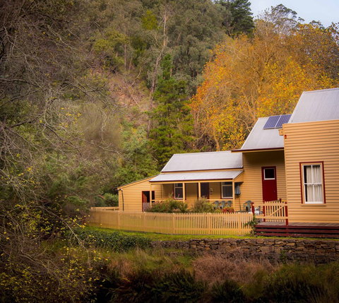 Creek Cottage - Grafton Accommodation 1