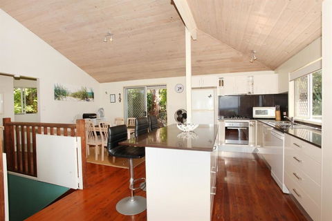 56 Millen Crt Coolum Beach Pet Friendly Linen Included - Grafton Accommodation 4