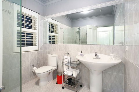 Art Deco In The Cul-de-Sac - Grafton Accommodation 4