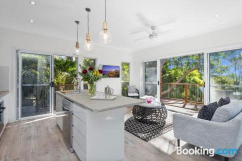 Avalon Tree House - Grafton Accommodation 2