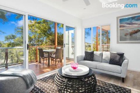 Avalon Tree House - Grafton Accommodation 3