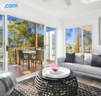 Avalon Tree House - Grafton Accommodation