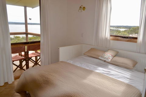 Pelican Lagoon Cabin - Grafton Accommodation 3