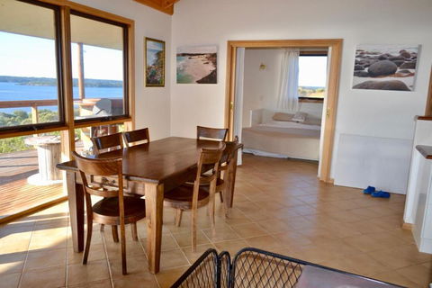 Pelican Lagoon Cabin - Grafton Accommodation 1