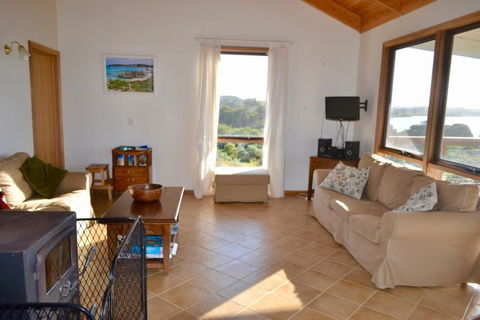 Pelican Lagoon Cabin - Grafton Accommodation 4
