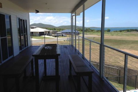 The Beach House - Grafton Accommodation 0