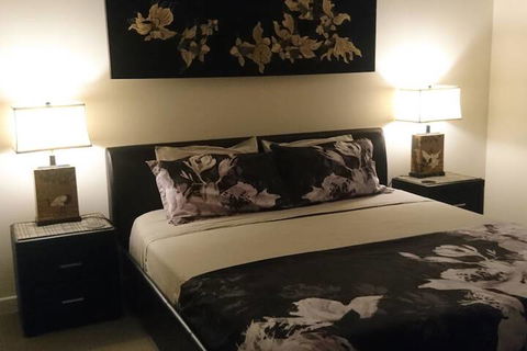 Palm Lakeside - Bowen, Whitsundays Wifi Netflix Private Cool Luxury - Grafton Accommodation 2