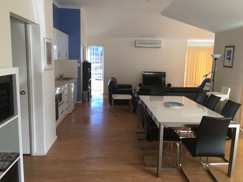Golf And Beach Retreat - Grafton Accommodation 1
