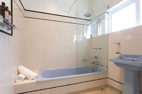 Deco Beach Luxury Apartments - Grafton Accommodation 7