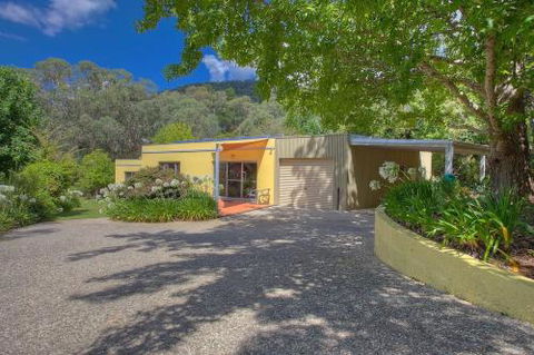 A Bach At Bright Bright VIC - Grafton Accommodation 1