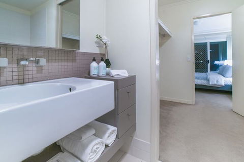 Absolute Riverfront One Bedroom Apartment - Grafton Accommodation 5