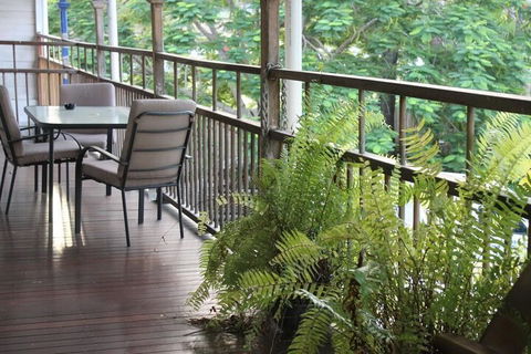 Carlon's Hotel - Grafton Accommodation 5