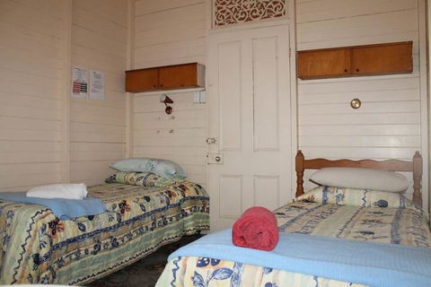 Carlon's Hotel - Grafton Accommodation 2