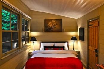 Acorn & Chestnut Hepburn Springs - Grafton Accommodation 1