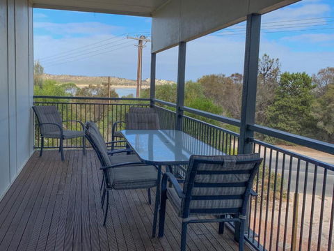 Longbeach House - Grafton Accommodation 2