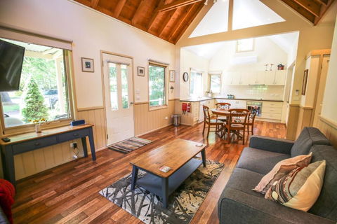 Alpine Arnica Cottage 1 - Grafton Accommodation 1