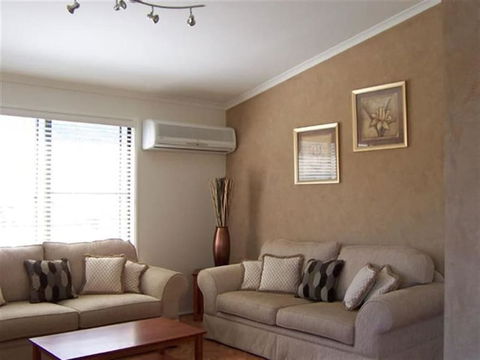Elm Cottage - Grafton Accommodation 3