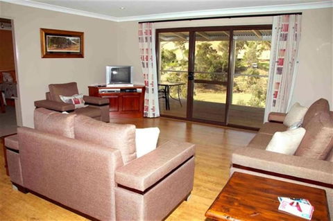 Elm Cottage - Grafton Accommodation 5