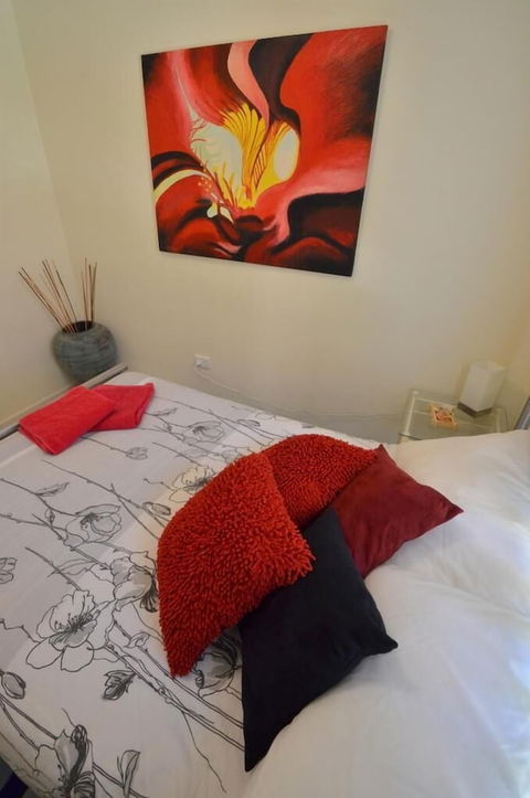 Art On Hart - Grafton Accommodation 5