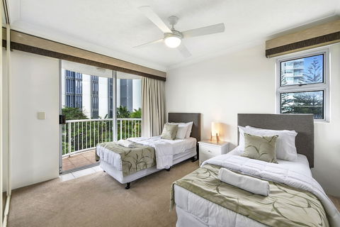 The Ritz Resort - Grafton Accommodation 5