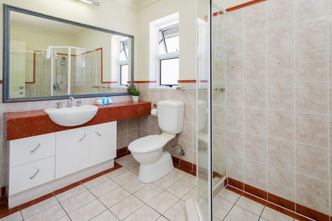 The Ritz Resort - Grafton Accommodation 4