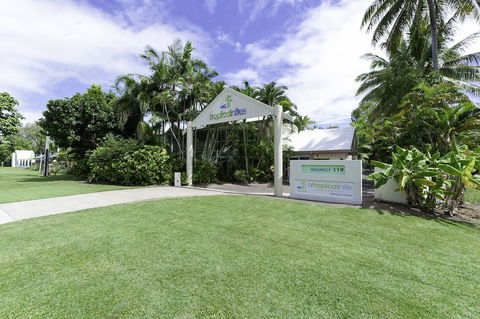 Tropical Nites - Grafton Accommodation 0